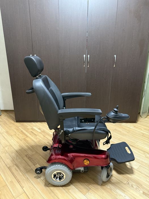Электрическая инвалидная коляска