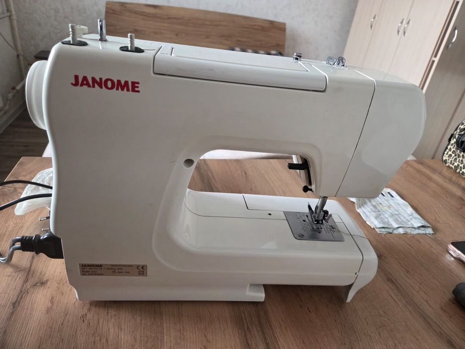 Продаётся швейная машина Janome