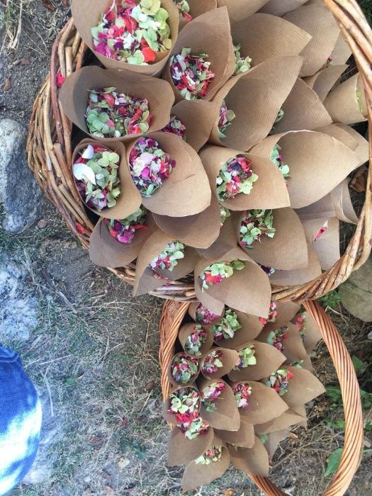 Vand confeti biodegradabile din petale flori pentru nunti, evenimente