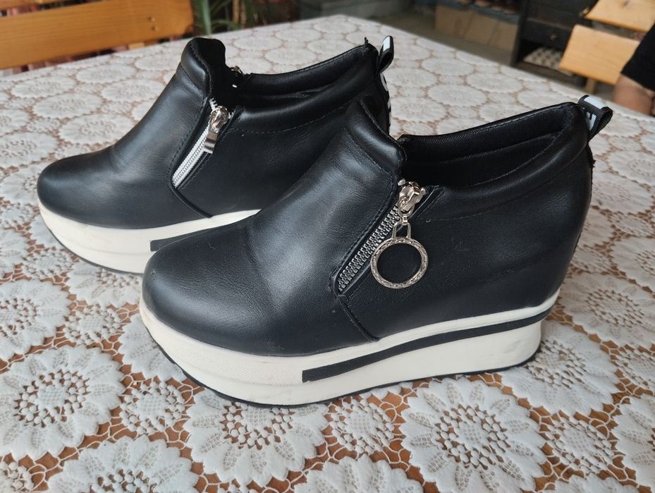 Маркови маратонки Levi, Alexander McQueen, Moschino