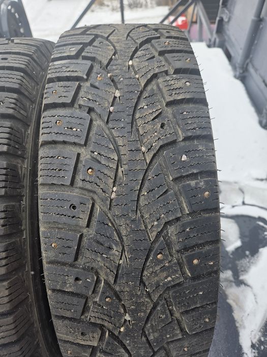 Продаю 215/65 r16