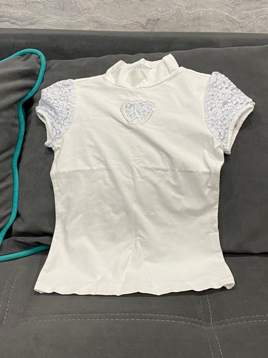 Продам белые школьные рубашки