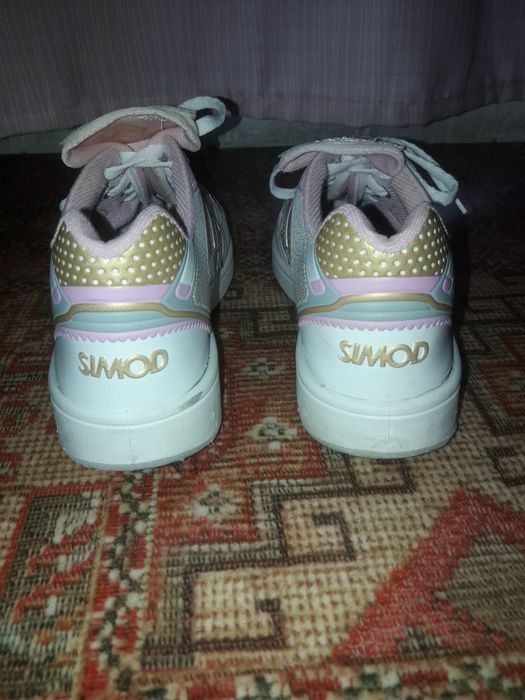 Кроссовки в хорошем состоянии 38 размер