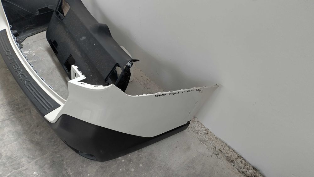 Продавам задна броня за Субару Аутбек 2022 - 2025