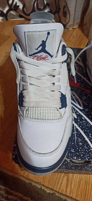 Vând Jordan 4  Retro Midnight Navy