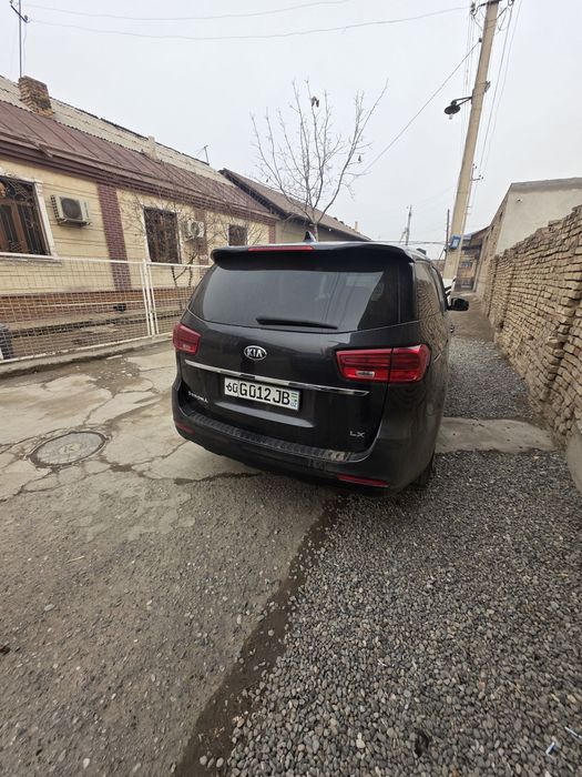 Kia Karnival 8 mestali