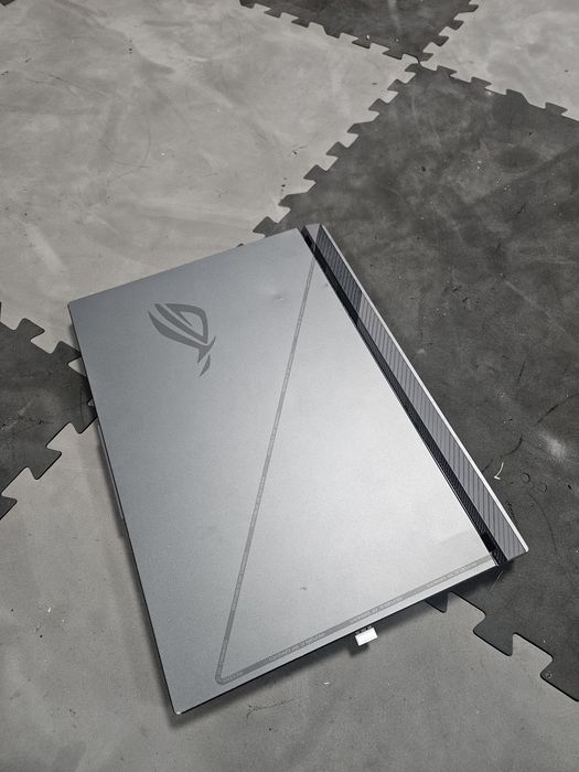 Rogstrix g16 2024