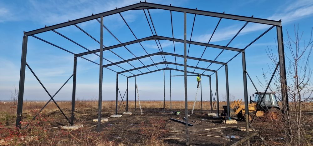 Hale metalice diferite dimensiuni  din stoc sau pe comanda