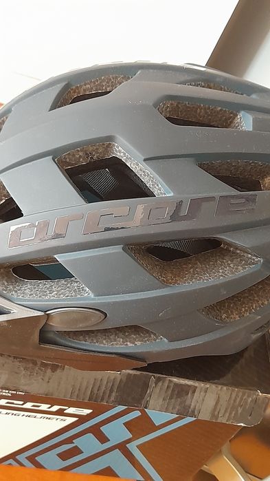 Vând casca bicicleta