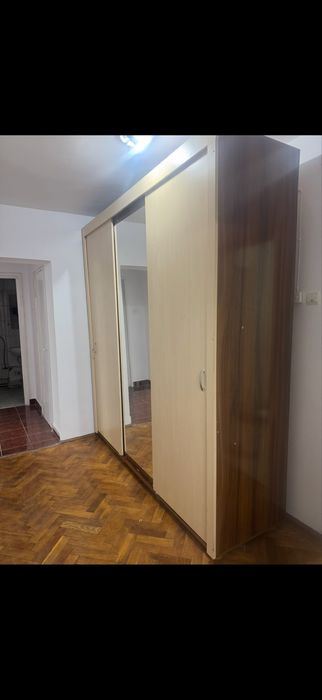 Apartament cu 4 camere in zona centrală