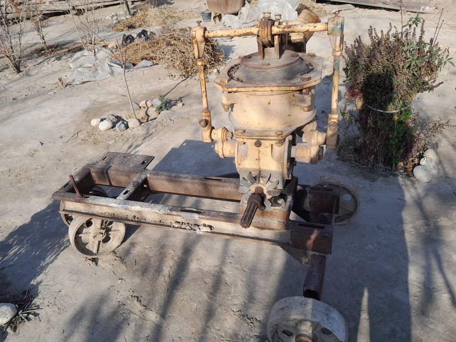 Suv nasosi.  Dala yerlarga suv haydash nasosi