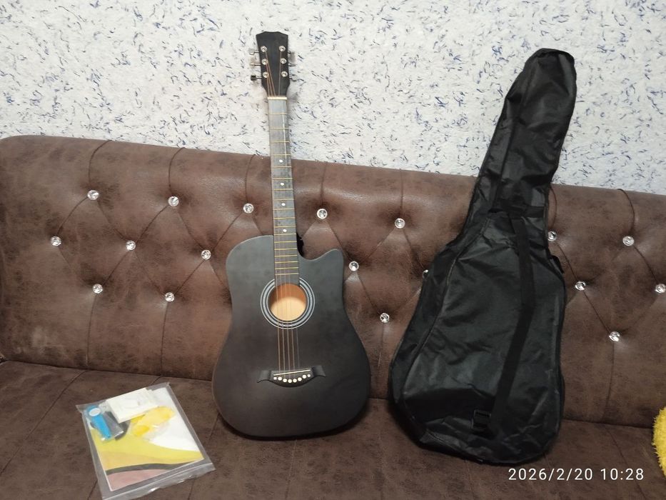 Akustik _gitara. Razmer_41
Rangi qora. Mantiviy.
Sozi yaxshi
2ta zapas