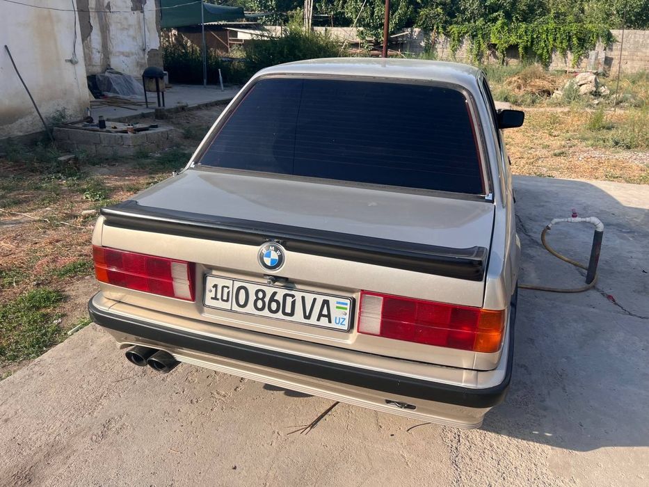 БМВ е 30 1986 год