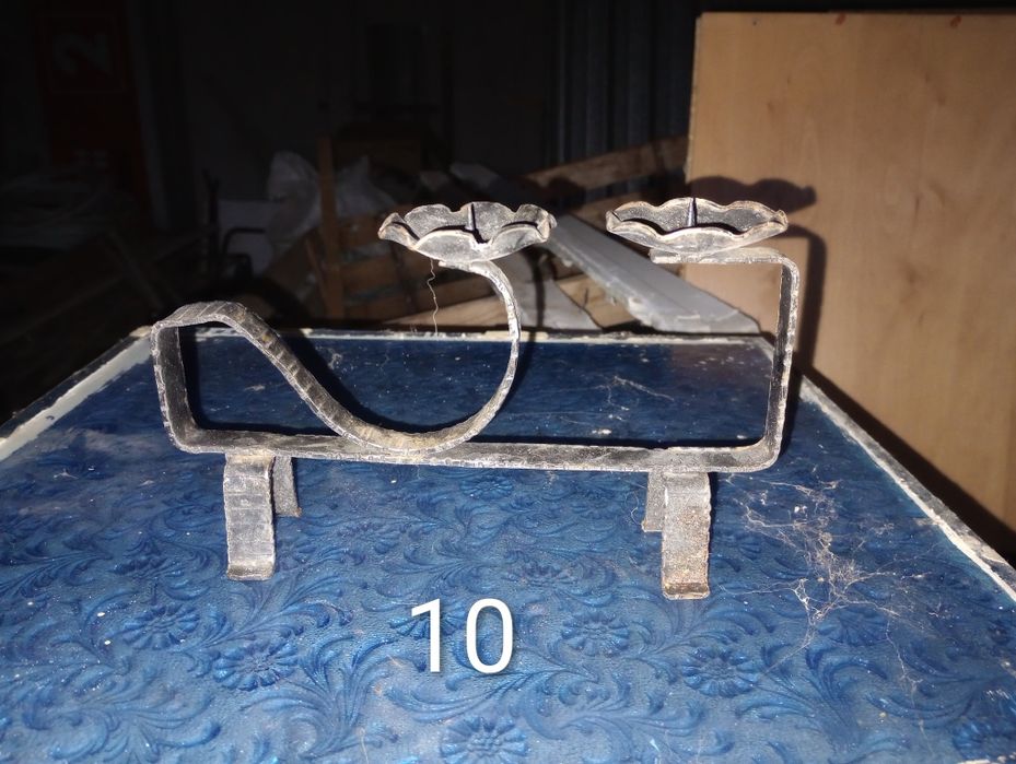 Ковани свещници.