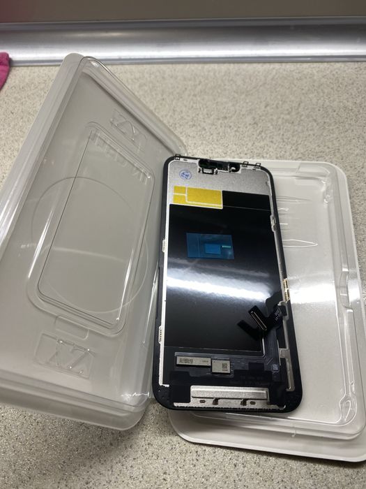 Экран на айфон 13