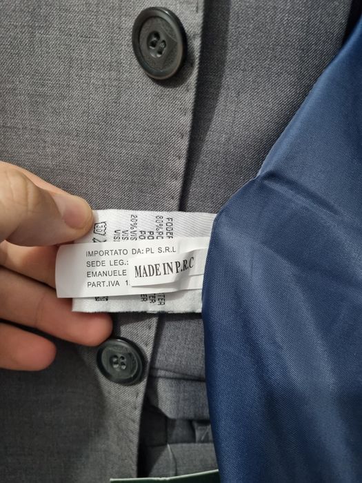 Costum barbati nou cu eticheta