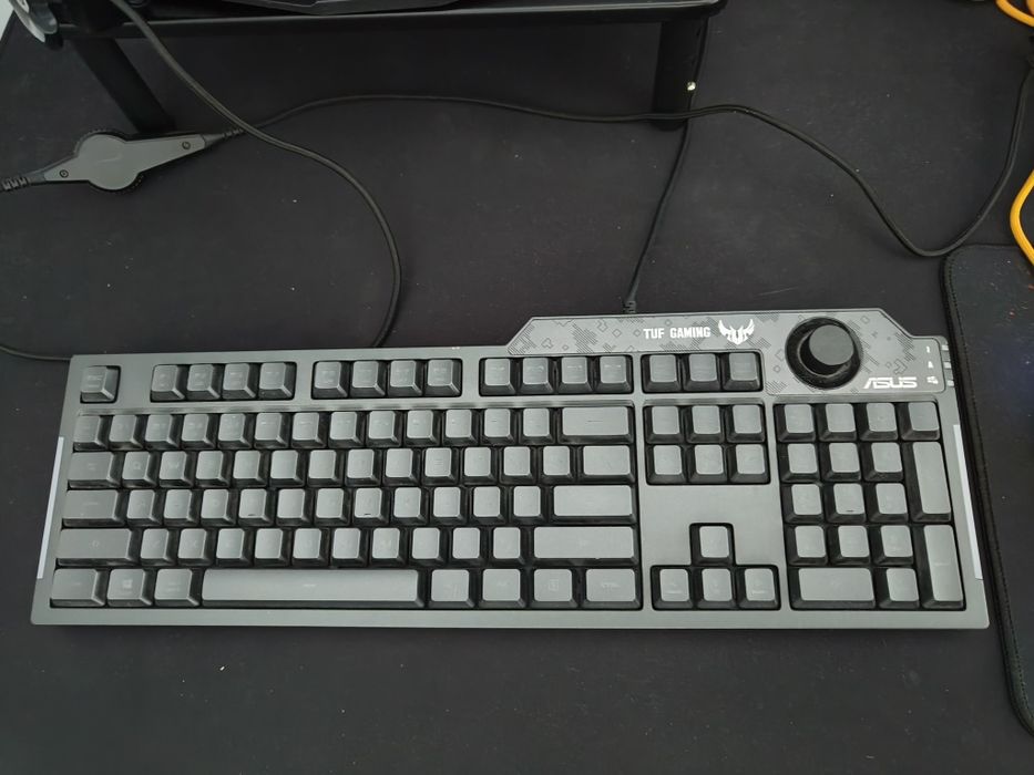 Vând tastatura Asus TUF gaming