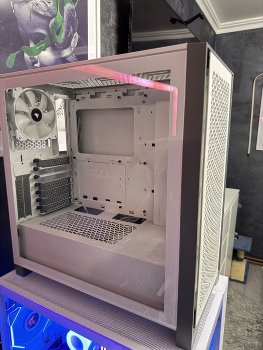 Corsair 4000D cu ventilatoare RGB