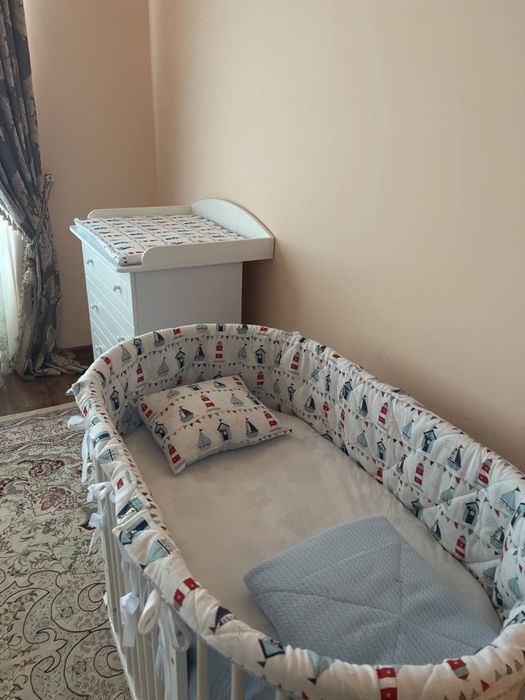 Детская кроватка с пеленальным столом