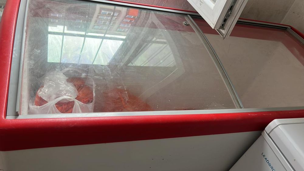 Витриные холодильники б.у