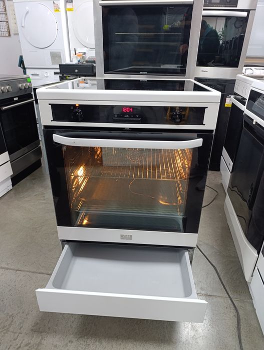 Готварска печка ELECTROLUX VOSS с индукционен плот