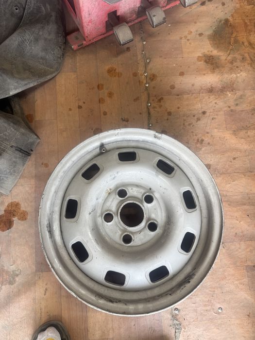 Оригинальный штампованный диск Mercedes R15 5x112!