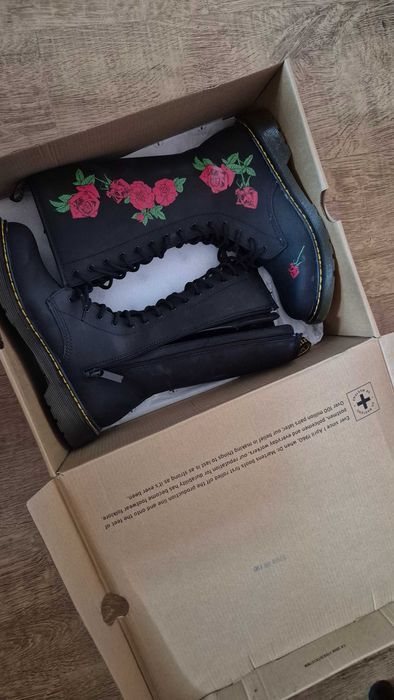 Ботуши/кубинки Dr. Martens 1914 Y Vonda Red Roses Floral Black Boots
