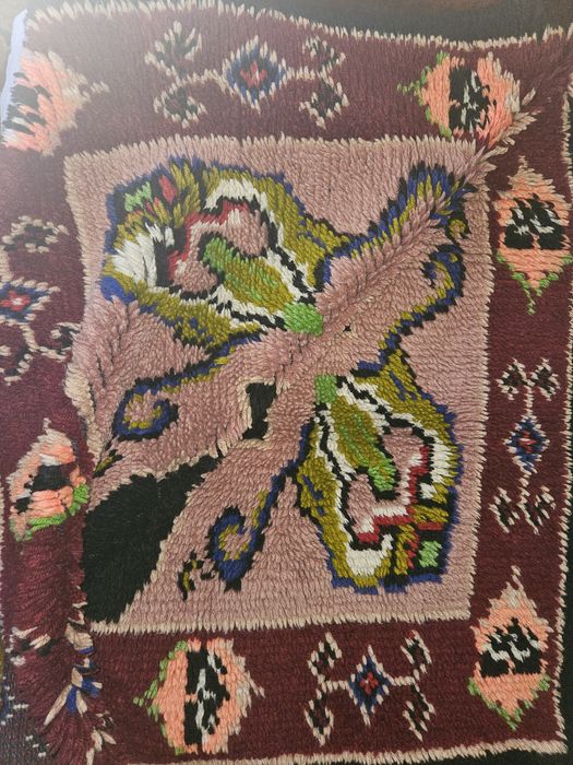 Цветен вълнен китеник