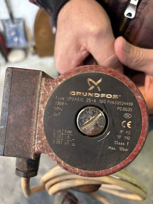 Продавам водна помпа за парно Grundfos 25-4