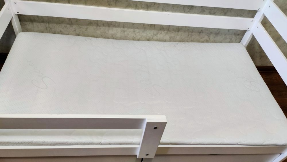 Детская кровать деревянная