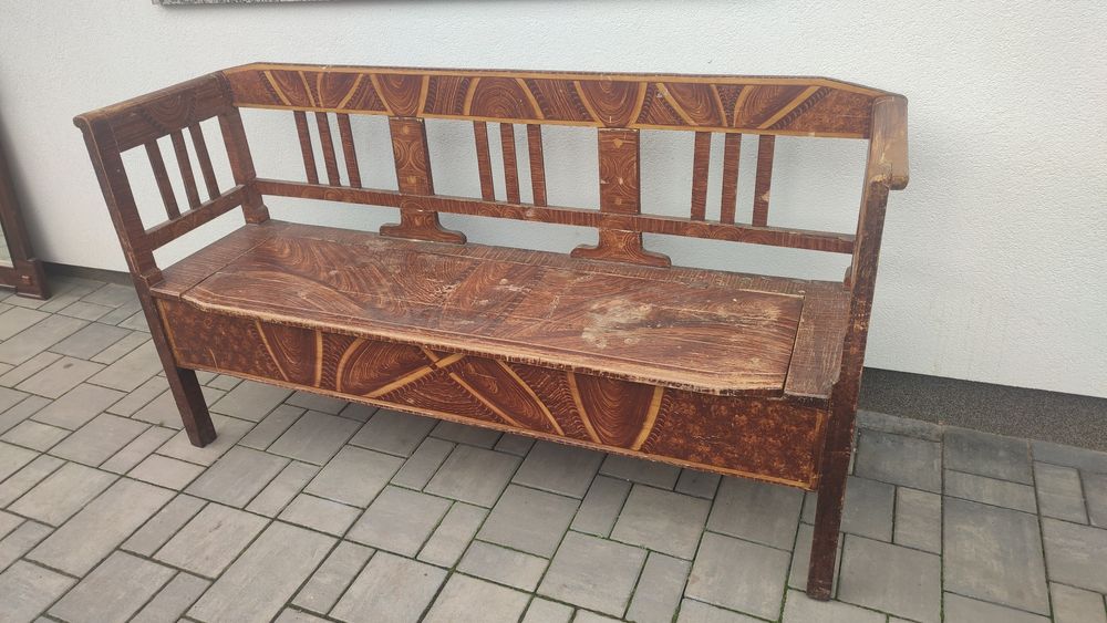 Banca veche din lemn, lavita