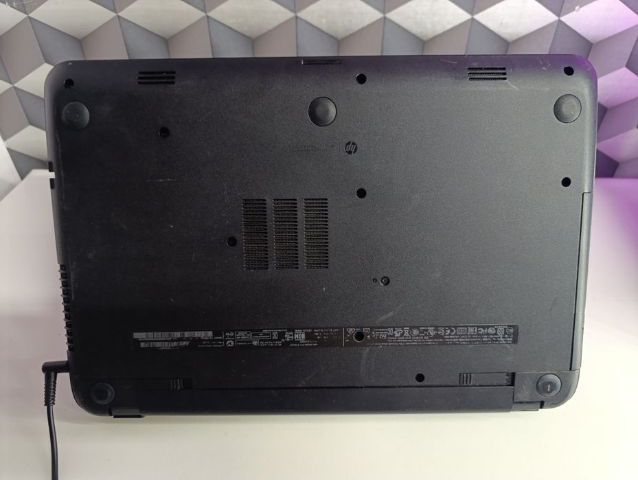 Laptop hp lucios display 15.6 Intel i5 perfect funcțional