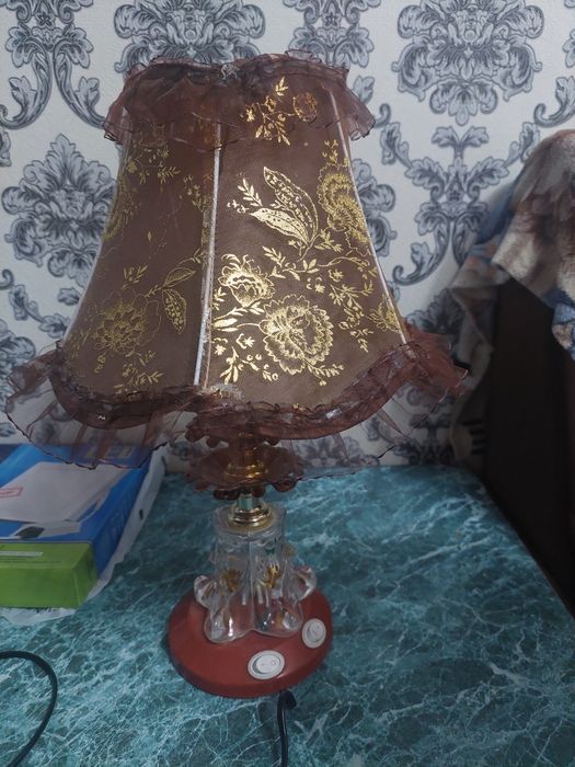 Светилниклар сотилади.яхши холатда