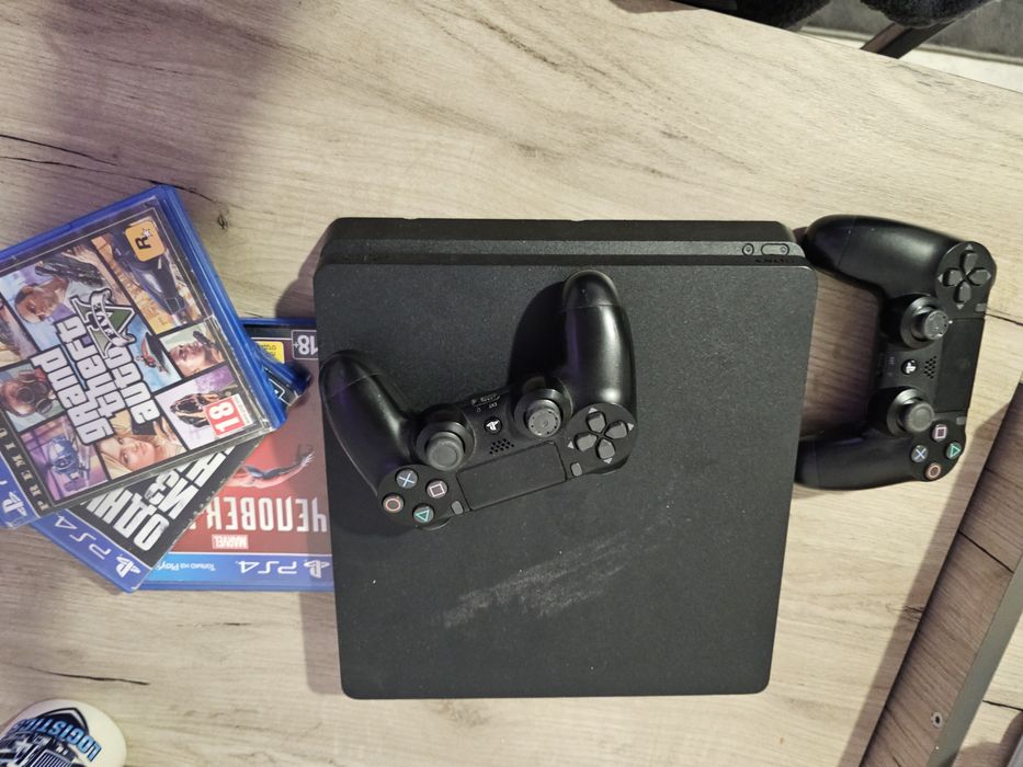 Playstation 4 slim
