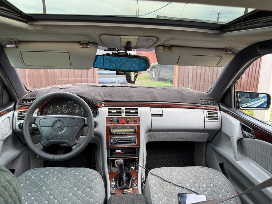 Продам Mercedes 210