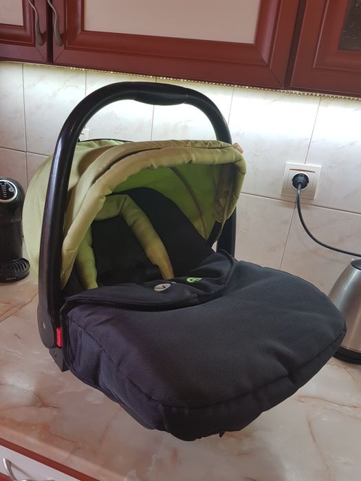 Бебешки шезлонг и бебешка кошница за кола