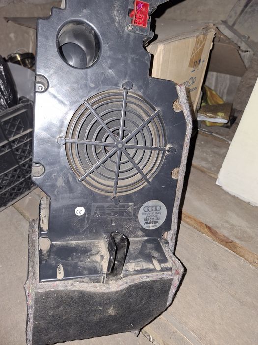 Продам саббуфер от ауди а6 с5 универсал