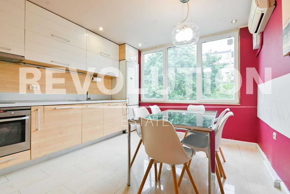 Продава се Тристаен апартамент в София, Борово - 96 кв.м за 3021 €/кв.м - Снимка #2