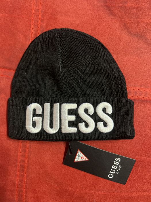 Guess- детска шапка. За дете 0-6 месеца