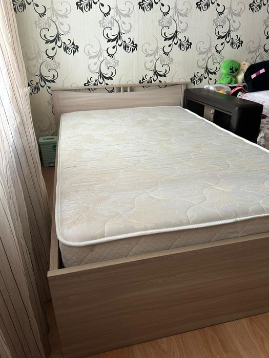 Продам кровать с матрасом