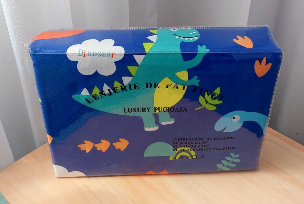 Lenjerie pat copii - Pucioasa, model Dinozauri, Bumbac/Finet, 4 piese