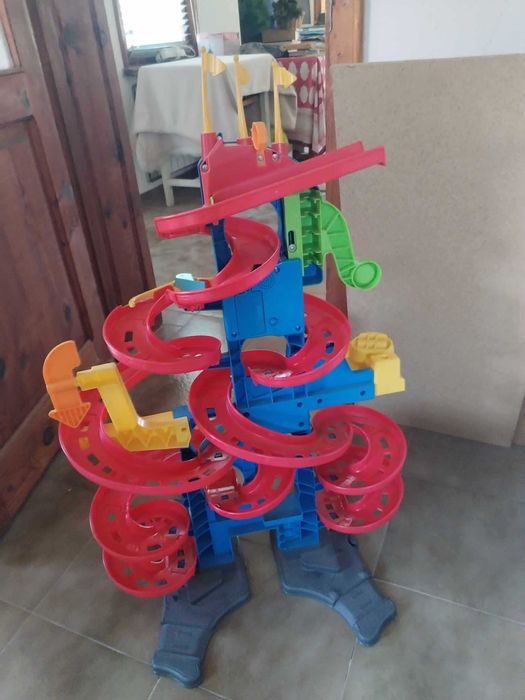 Детска писта с 2 колички Fisher Price