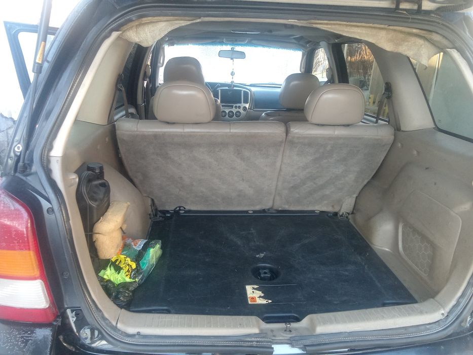 Продам срочно Mazda Tribute