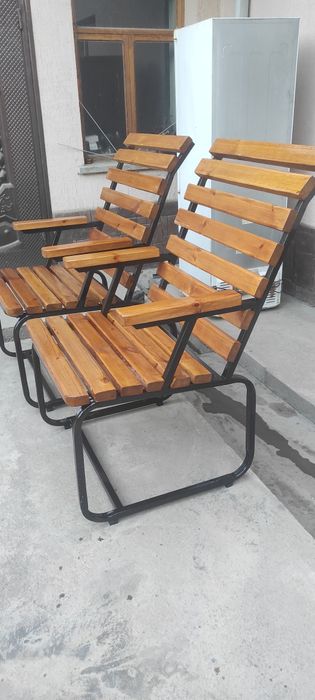 Скамейки , стол +2 кресла