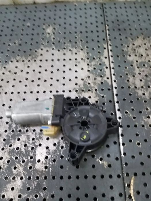 Motoras macara dreapta fata hyundai i10 ba ia