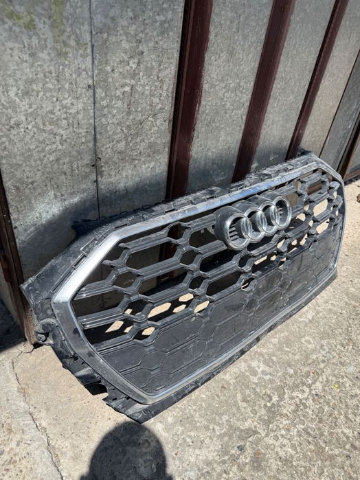 Решетка за Audi Q5 След 2020 година Фейс Лифт 80A853651