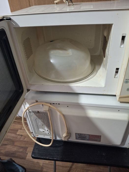 Cuptoare cu microunde Elveția 2 bucăți