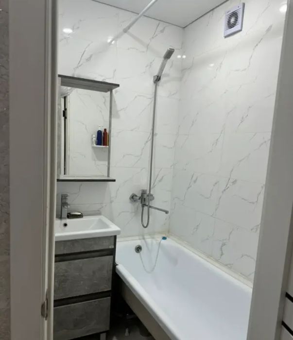 продам 3-х ком. центр 2-этаж