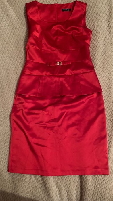 Платья на вечер и повседневные