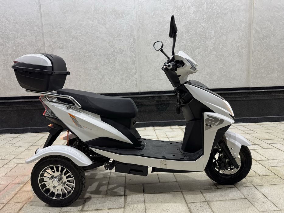 Скутер сотилади 3 та колесалиги